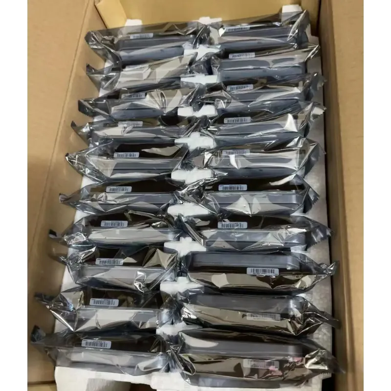 Nytro 3550 3.2T SAS 12G Solid State Drive   Capacity Interface: 3.2T SAS 3.0   Part Number: XS3200LE70045 / XS3200LE70075